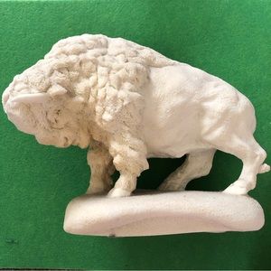 VTG 1992 Animal Classics United Designs 9” White Buffalo Statue Rare